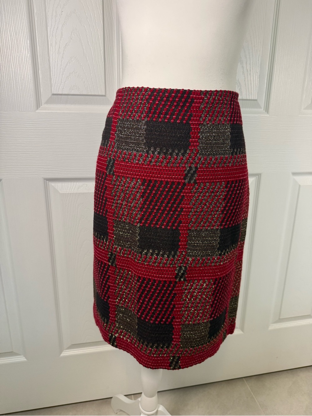 J. McLaughlin Elm Skirt Red Black Gold Plaid Jacquard Metallic Textured Side Zip